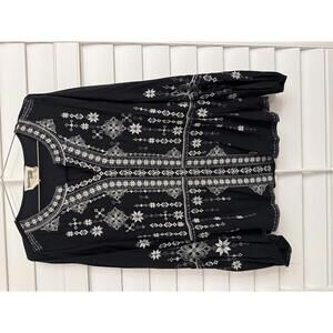 Savanna James boho black embroidered v neck top size Large